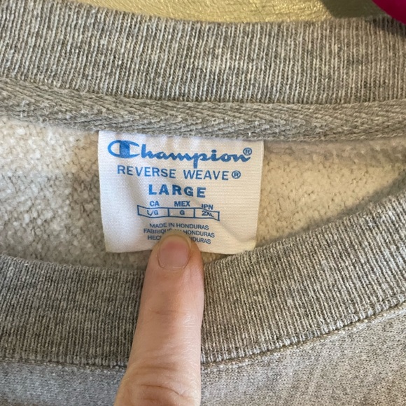 Embroidered Logo Champion Crewneck. Size L. - Picture 4 of 4